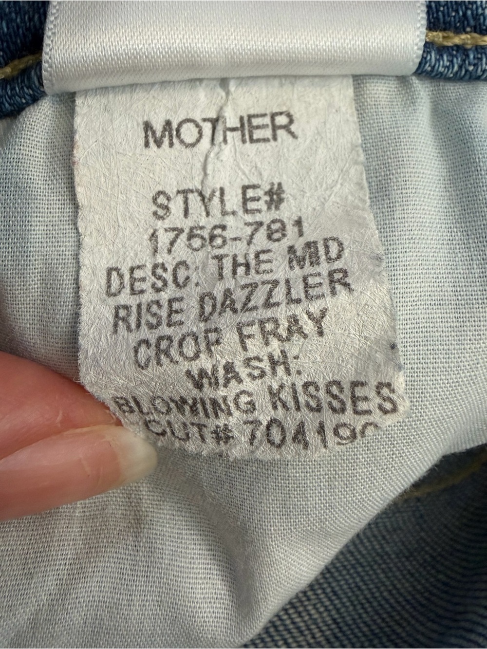 Mother The Mid Rise Dazzler Crop Fray in Blowing Kisses (29) - Picture 8 of 10
